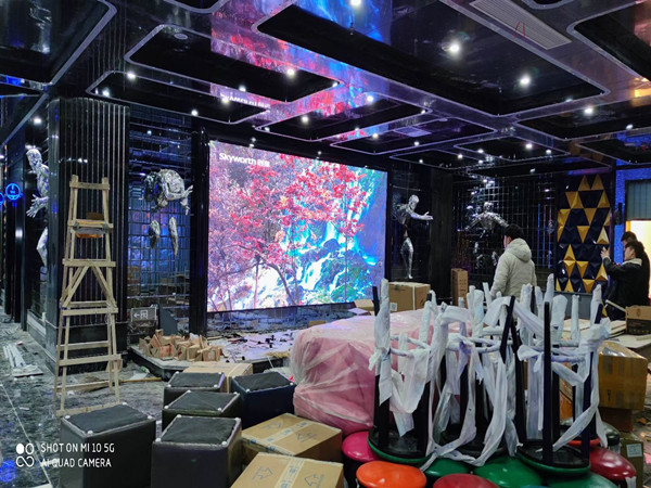 卧龙室内P2.5全彩显示屏