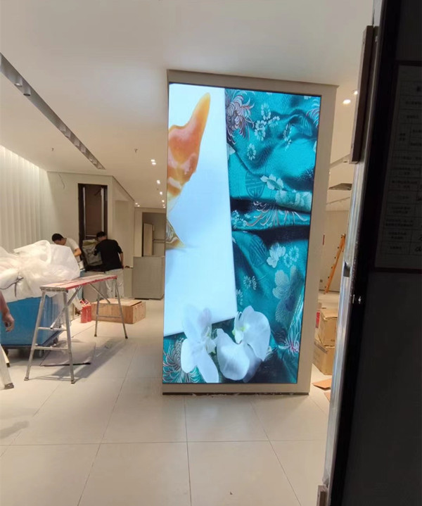 卧龙商场门店转角LED显示屏